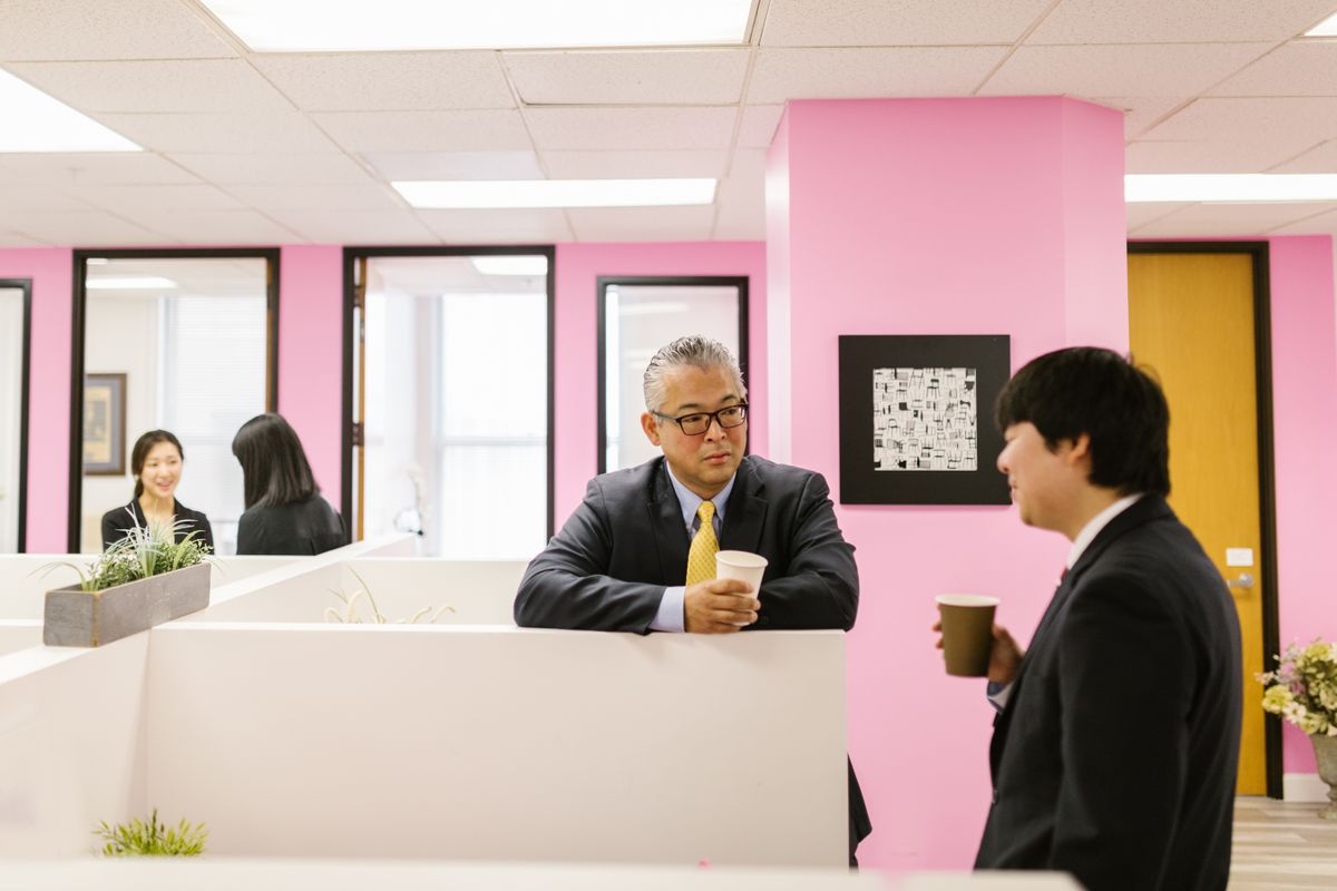 予防医療の取り組みを検討する企業の担当者たち
